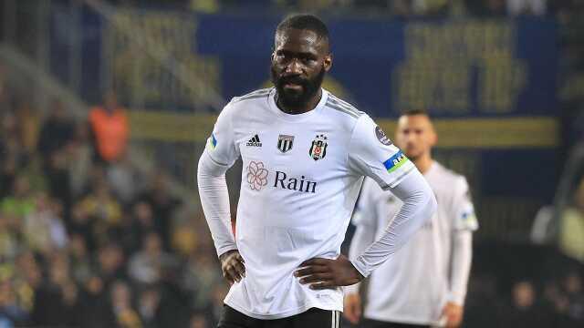 Son Dakika: Beşiktaş'tan yeni sezonun ilk transferi! Masuaku'nun bonservisi resmen alındı