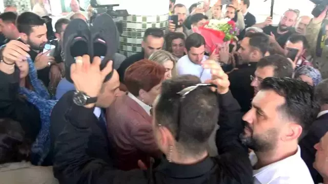 Akşener ve İmamoğlu'na türbede ayakkabı uyarısı