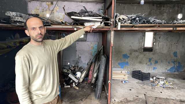 İstanbul'da film gibi soygun kamerada: Hurdacıyı kepengini minibüsle kırıp soydular