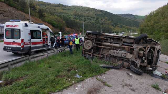 Samsun'da minibüs takla attı: 4 yaralı
