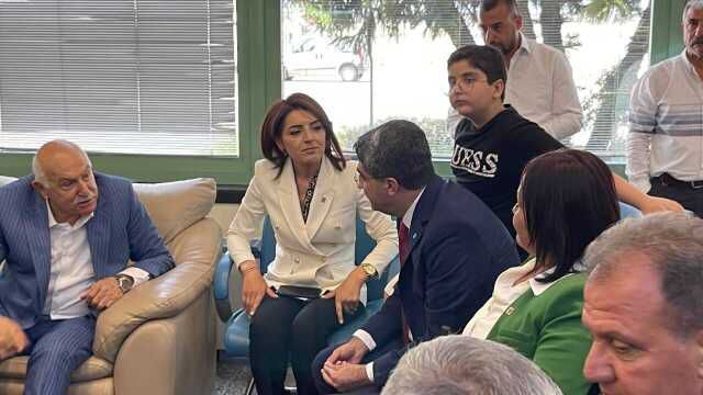 Miting için Mersin'e giden Kılıçdaroğlu'nu CHP milletvekili adayı Mehmet Emin Ekmen karşıladı