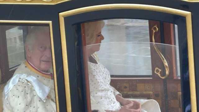 Dünyanın gözü burada! Kral 3. Charles'ın taç giyme töreni protestoların gölgesinde başladı