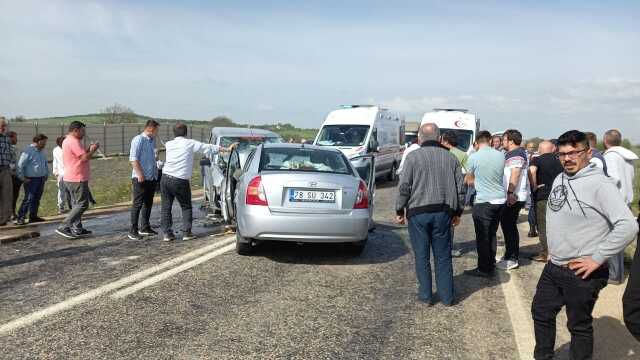Cenaze yolunda kaza yaptılar: 2 ölü, 3 yaralı