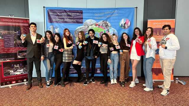 Gençlik Otobüsü 13. kez yola çıkıyor! 11 ülke, 17 şehir gezecekler