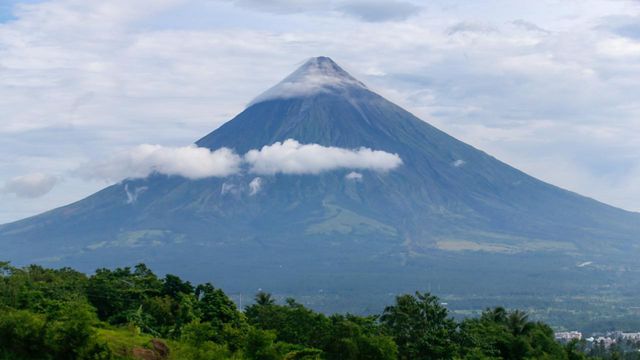 Filipinler''''de yanardağ alarmı: Yaklaşık 13 bin kişi tahliye edildi