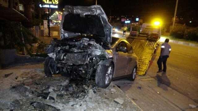 Mersin'de iki otomobil çarpıştı: 2 kişi öldü, 4 kişi yaralandı