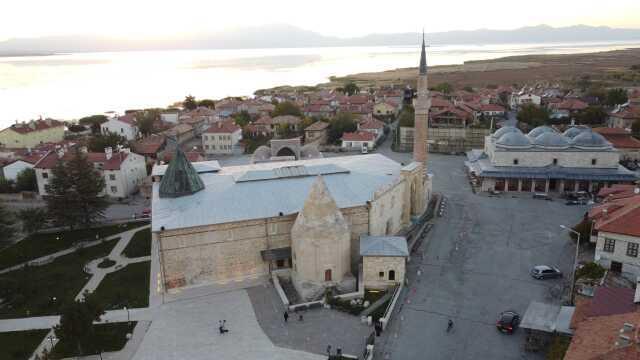 7 asırlık caminin ortasındaki derin kuyu görenleri şaşırtıyor! İşlevi en teknolojik sisteme taş çıkarır