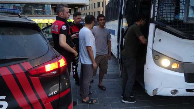 Emniyet kaçak göçmenleri radarına aldı! İstanbul en kalabalık semtlerinde her akşam operasyon var
