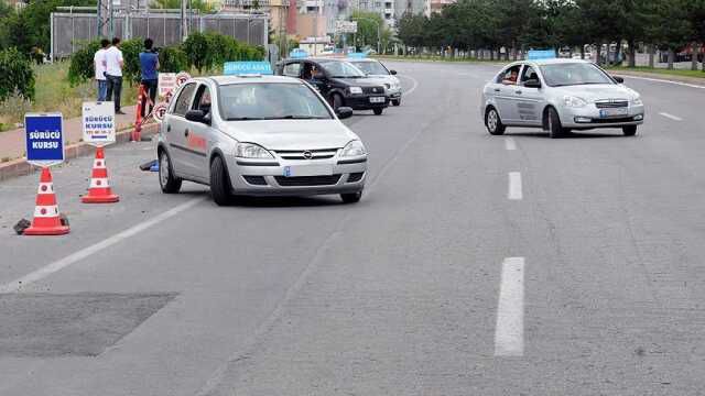 Ehliyete zam gelecek mi? Ehliyete zam Temmuz 2023 geldi mi? Ehliyet harcına, fiyatlarına zam gelecek mi 2023?