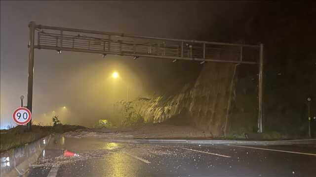 TEM Otoyolu'nda heyelan! Ankara-İstanbul yönü trafiğe kapandı