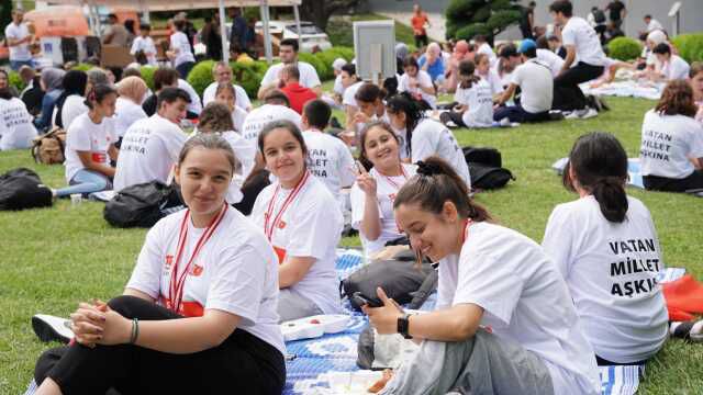 TÜGVA Gençleri 15 Temmuz 3. Vatan Koşusunda Şehitler Makamı'na koştu