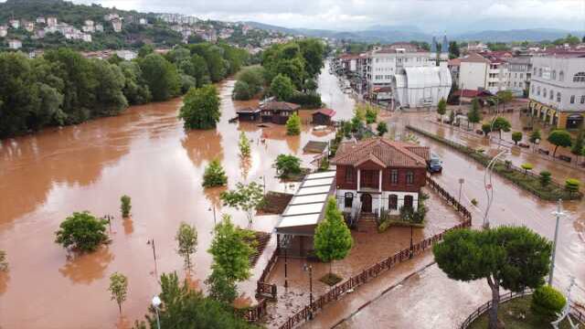 Sel nedeniyle sular altında kalan Bartın havadan görüntülendi! Manzara içler acısı