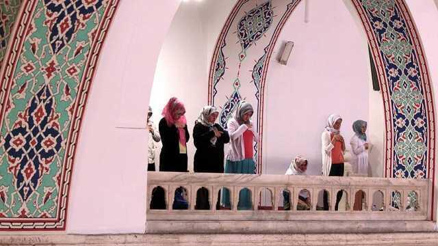 Gusül abdest nasıl alınır? Gusül abdesti ile namaz kılınır mı? Gusül abdesti bozulma sebepleri neler? Gusül abdesti nasıl alınır kadın, erkek, diyanet