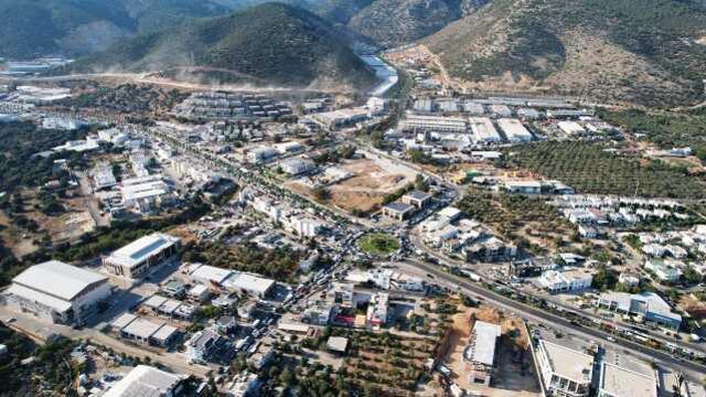 Bodrum'da ana isale hattı patladı! Trafik kilitlendi