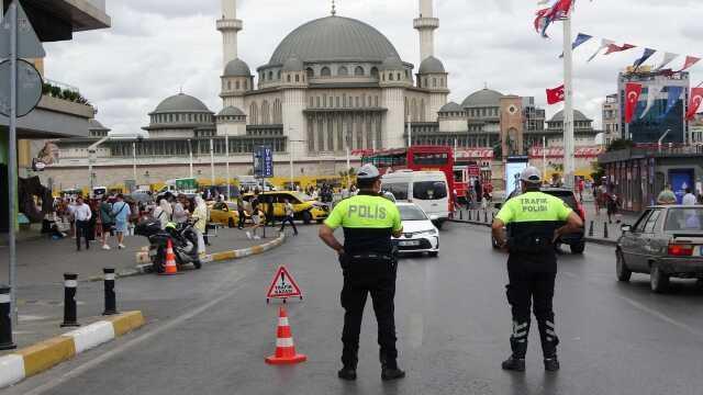 Taksiciye para cezası kesildi, tehditler savurunca gözaltına alındı