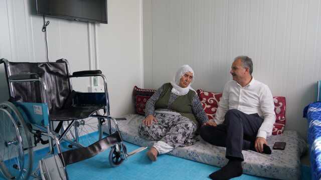 Adıyaman Belediyesi, İhtiyaç Sahiplerine Tekerlekli Sandalye Hediye Etti