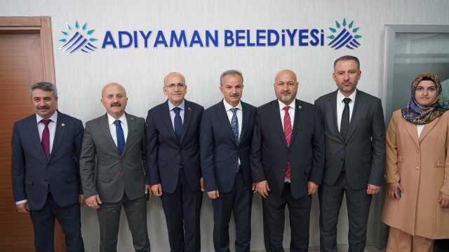 Hazine ve Maliye Bakanı Mehmet Şimşek, Adıyaman Belediyesini Ziyaret Etti