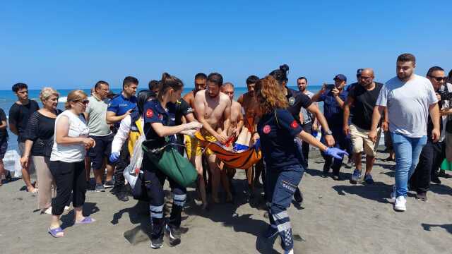Samsun'da denize giren 3 çocuktan 1'i boğularak hayatını kaybetti