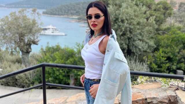 Serdar Ortaç'a göbeğinden zeytin yedirmişti! 'Karabiber' İlknur Soydaş son haliyle şaşırttı! 'Sen yaşlanmadın mı yahu?'