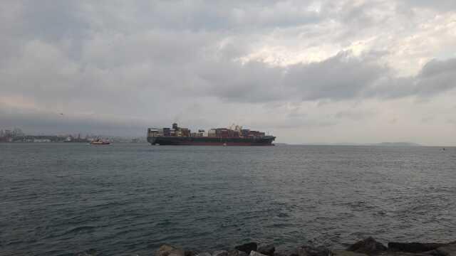 Tüm dünya onu izliyor! Rusya'nın anlaşmadan çekilmesine rağmen tahıl gemisi İstanbul Boğazı'nda