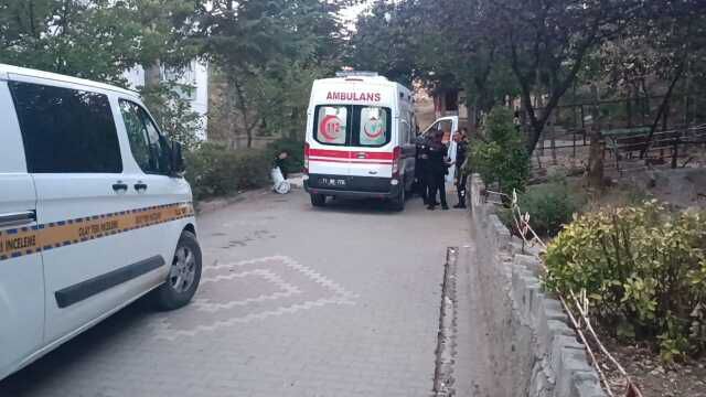 Kırıkkale'de Kadın Eşiyle Yakaladığı Adamı Vurarak Öldürdü