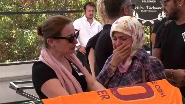 Usta oyuncu Ünal Silver, son yolculuğuna uğurlandı