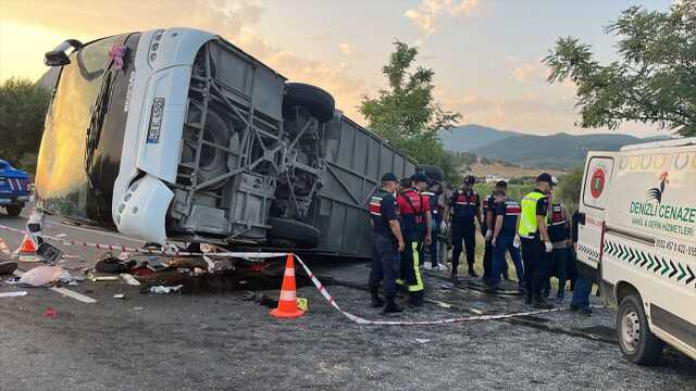 Son Dakika: Denizli'de tır, seyir halindeki yolcu otobüsüne çarptı: 6 ölü, 43 yaralı