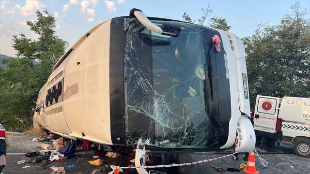 Son Dakika: Denizli'de tır, seyir halindeki yolcu otobüsüne çarptı: 6 ölü, 43 yaralı
