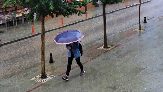 Meteoroloji'den 4 ile turuncu ve sarı kodlu uyarı! Sel ve su baskınları bekleniyor