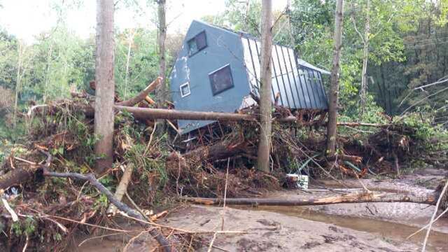 Selde ölen doktor ve eşi ayrı yerlere defnedildiler