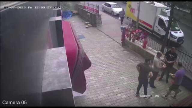 Kartal'da esnafın elindeki 10 bin euro rüzgara kapılıp etrafa saçıldı