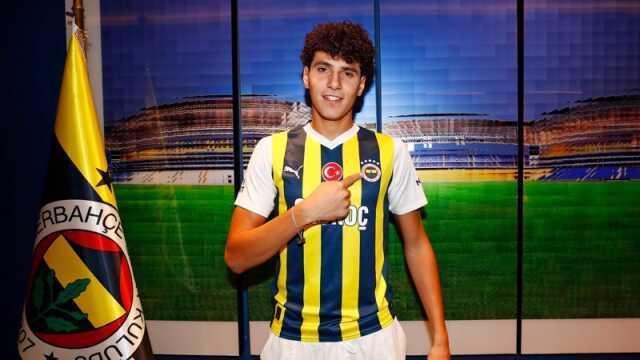 Biri daha sahaya çıkmadı! Fenerbahçe, transfer sezonunun bitmesine dakikalar kala 2 yıldıza kapıyı gösterdi