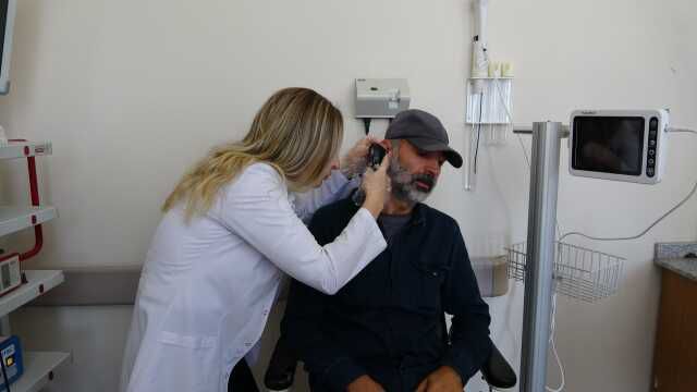 Küçük çocuğun kulağından 23 adet canlı kurtçuk çıkartıldı