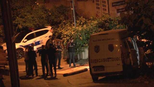 Pendik'te bir sokakta halıya sarılı erkek cesedi bulundu