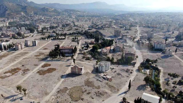 Hatay'daki enkaz kaldırma çalışmalarında sona gelinirken ortaya çıkan görüntü yaşanan felaketin boyutunu bir kez daha gözler önüne serdi