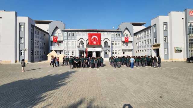 Düzce 15 Temmuz Şehitler Anadolu Lisesi adı değişti mi, yeni adı Düzce Lisesi'mi oldu? Düzce Valiliği açıklaması nedir?
