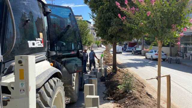 Orta Refüj ve Kavşaklar Modern Hale Getiriliyor