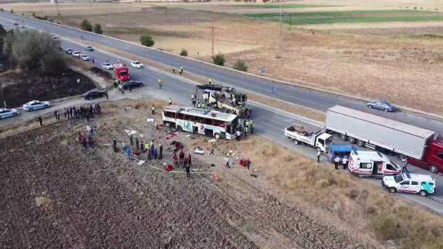 Amasya'da devrilen yolcu otobüsünde ölen 6 kişinin kimlikleri belli oldu