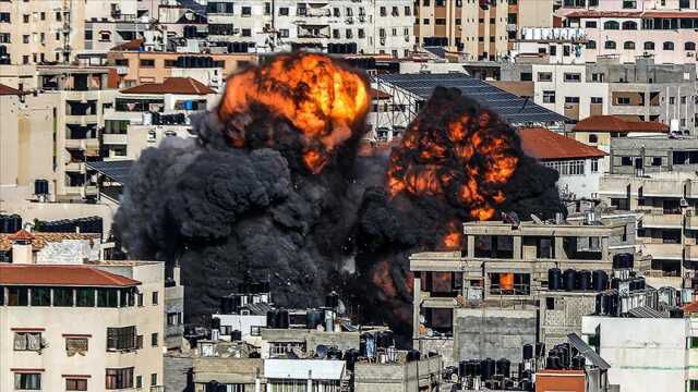 Gazzeliler, İsrail'in 'güvenli rota' olarak gösterdiği yolda bombaların hedefi oldu