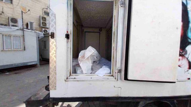 Gazze'de morglar doldu, cansız bedenler dondurma kamyonlarında muhafaza ediliyor