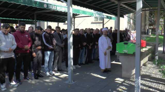 Hayatını kaybeden milli kick boksçu Buket Kaya, son yolculuğuna uğurlandı