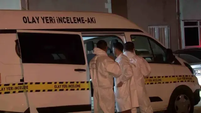 İstanbul Kartal'da bir apartmanda günlerdir aranan bir kişi ölü bulundu