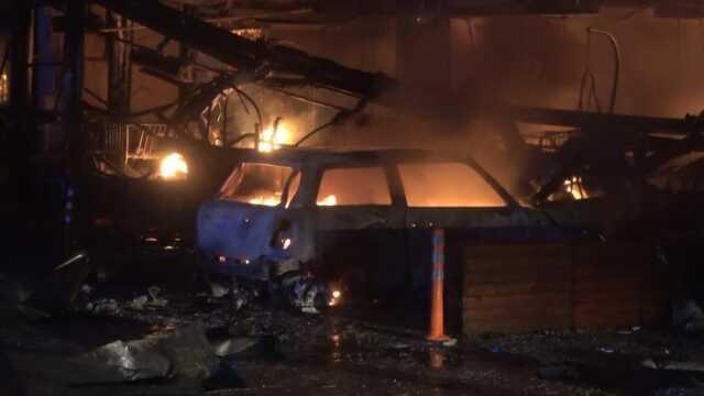 Bursa'da 10 katlı iş merkezinde yangın! 99 ofis ve otoparktaki 2 otomobil küle döndü