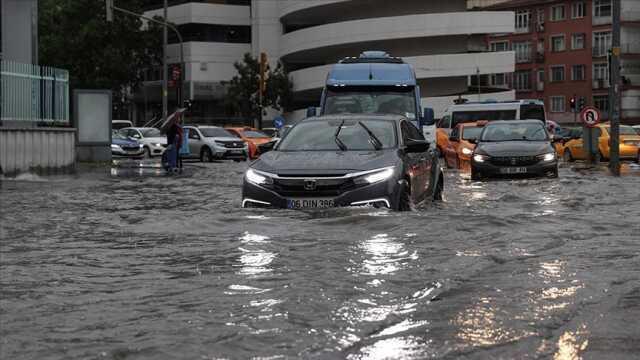 Meteoroloji'den aralarında İstanbul, Ankara ve İzmir'in olduğu 66 il için sarı ve turuncu kodlu uyarı