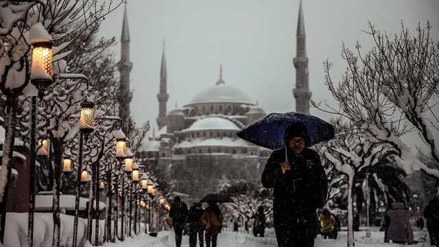 Meteoroloji'den aralarında İstanbul, Ankara ve İzmir'in olduğu 72 il için sarı ve turuncu kodlu uyarı