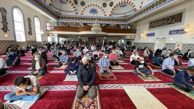 CUMANIN KAZASI OLUR MU? Cuma namazını kaçıran ne olur, kazası nasıl kılınır?