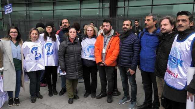 Hasta yakınları, eldiveni değiştirmediği gerekçesiyle hemşireye saldırdı