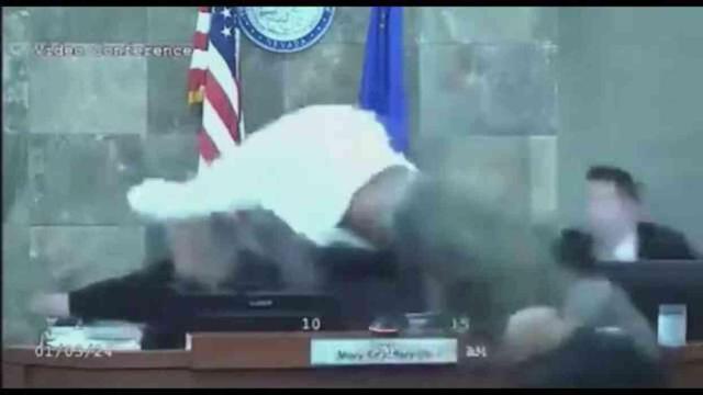 ABD'de bir mahkum, hapis cezasını ertelemeyen hakime saldırdı