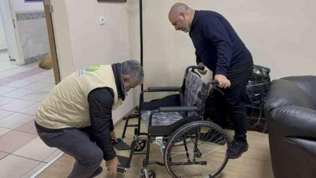 Help Yetim'den engellilere tekerlekli sandalye yardımı