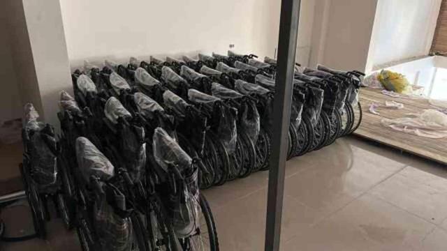 Help Yetim'den engellilere tekerlekli sandalye yardımı